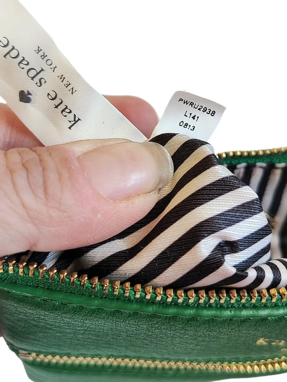 🆕 Kate Spade NY Cobble Hill Bee Emerald Green Pebbled Leather Zipper Wristlet